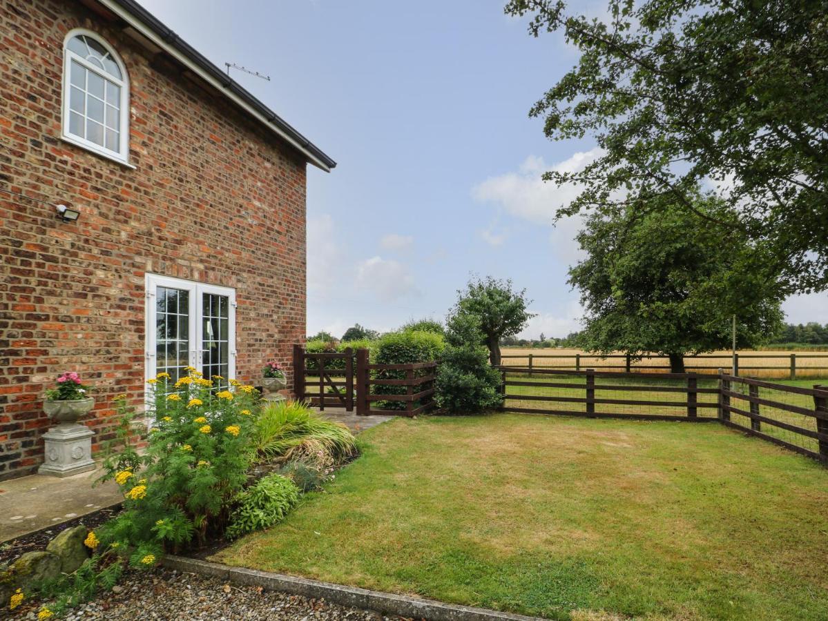 2 Crosslands Villa York Exterior photo