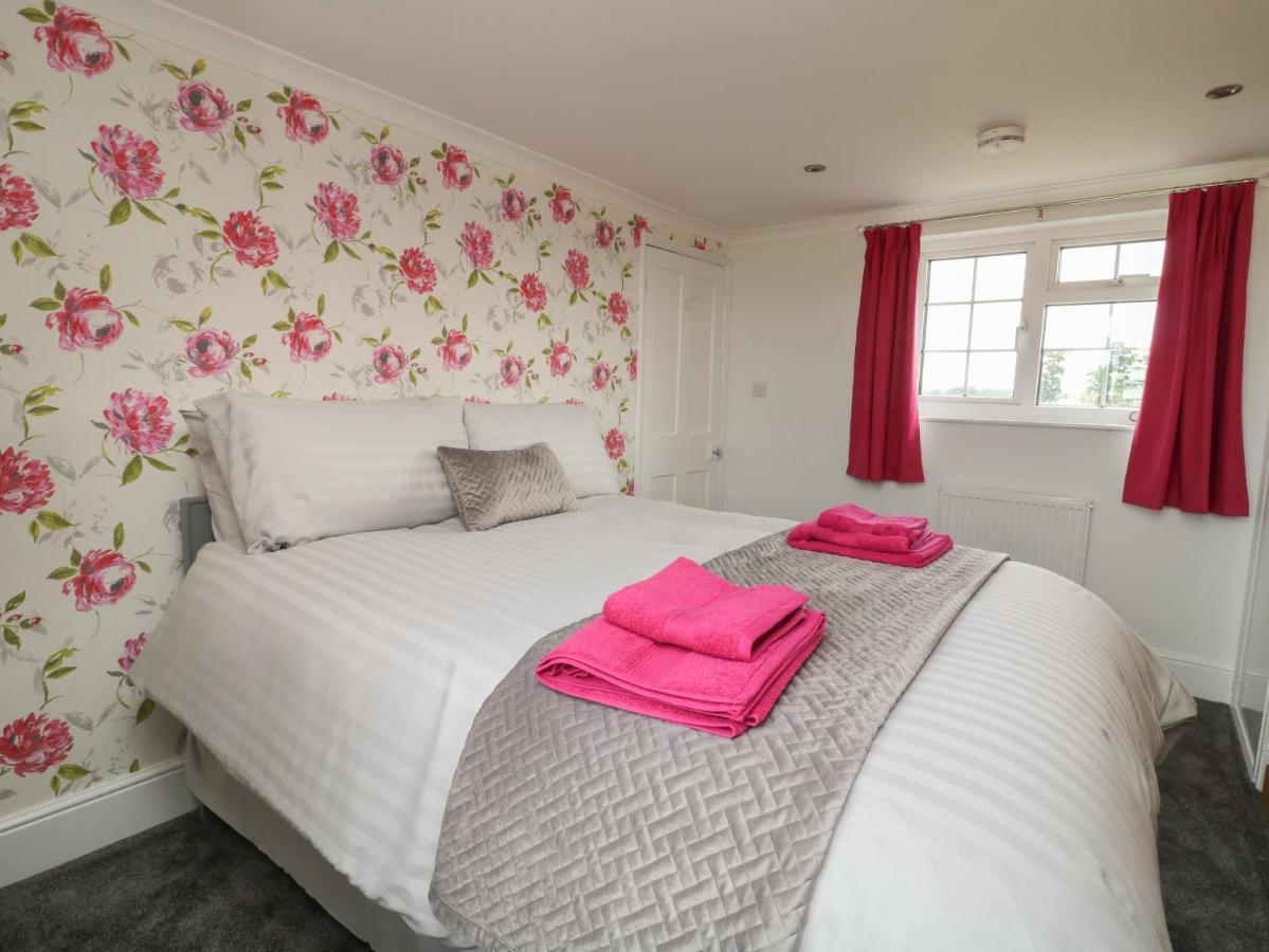 2 Crosslands Villa York Exterior photo
