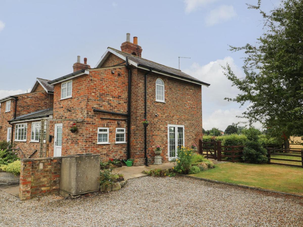 2 Crosslands Villa York Exterior photo