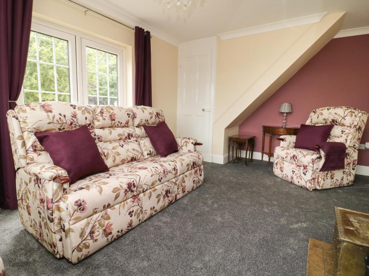 2 Crosslands Villa York Exterior photo